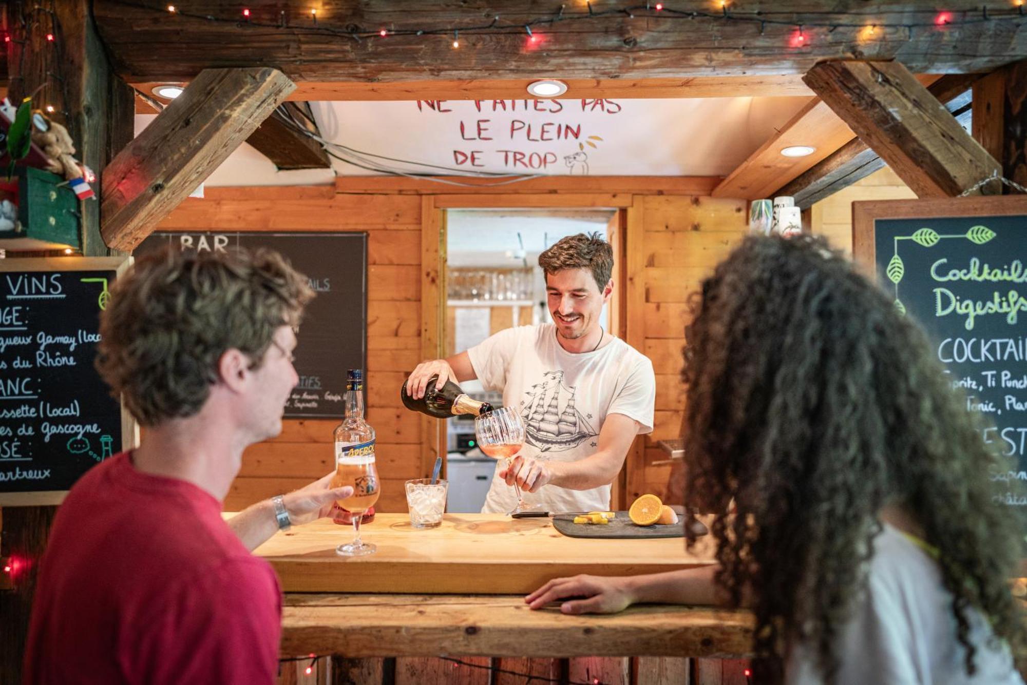 Auberge De Jeunesse Hi La Clusaz Buitenkant foto